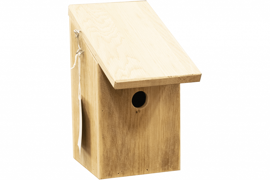 Op de foto zie je een vogelhuisje gemaakt van resthout.
